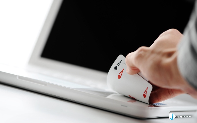 Kinh nghiệm chơi Poker online - Nên ghi chú kinh nghiệm sau mỗi lần chơi